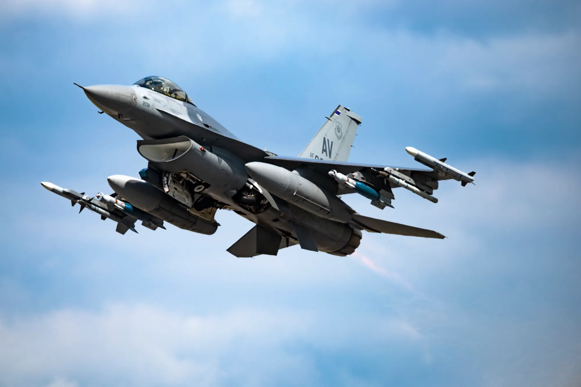 U.S. Air Force F-16 Fighting Falcon on departure